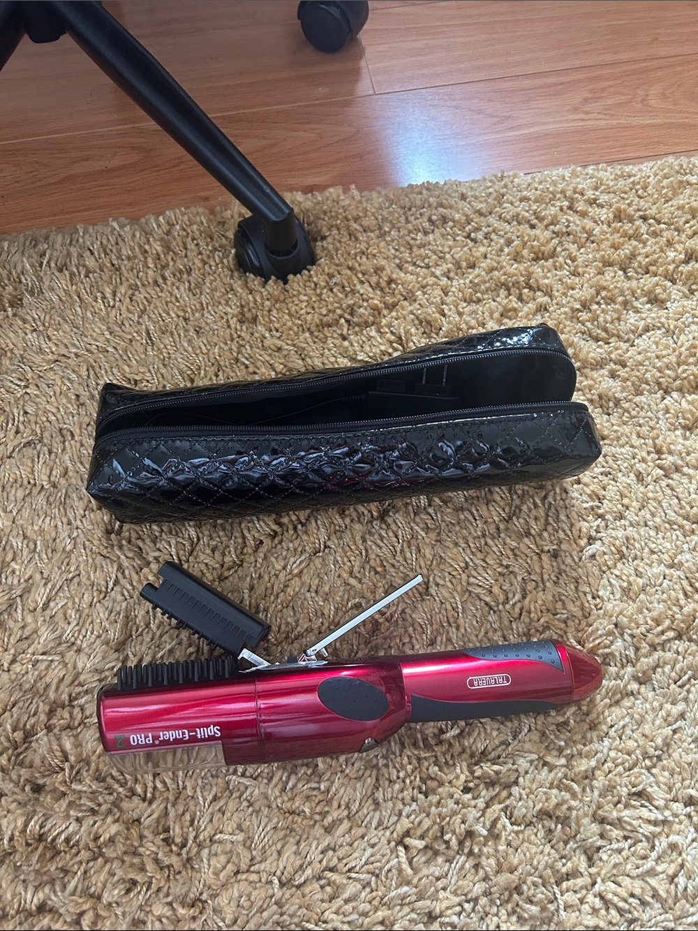 Red Split-End Trimmer with Black Travel Pouch